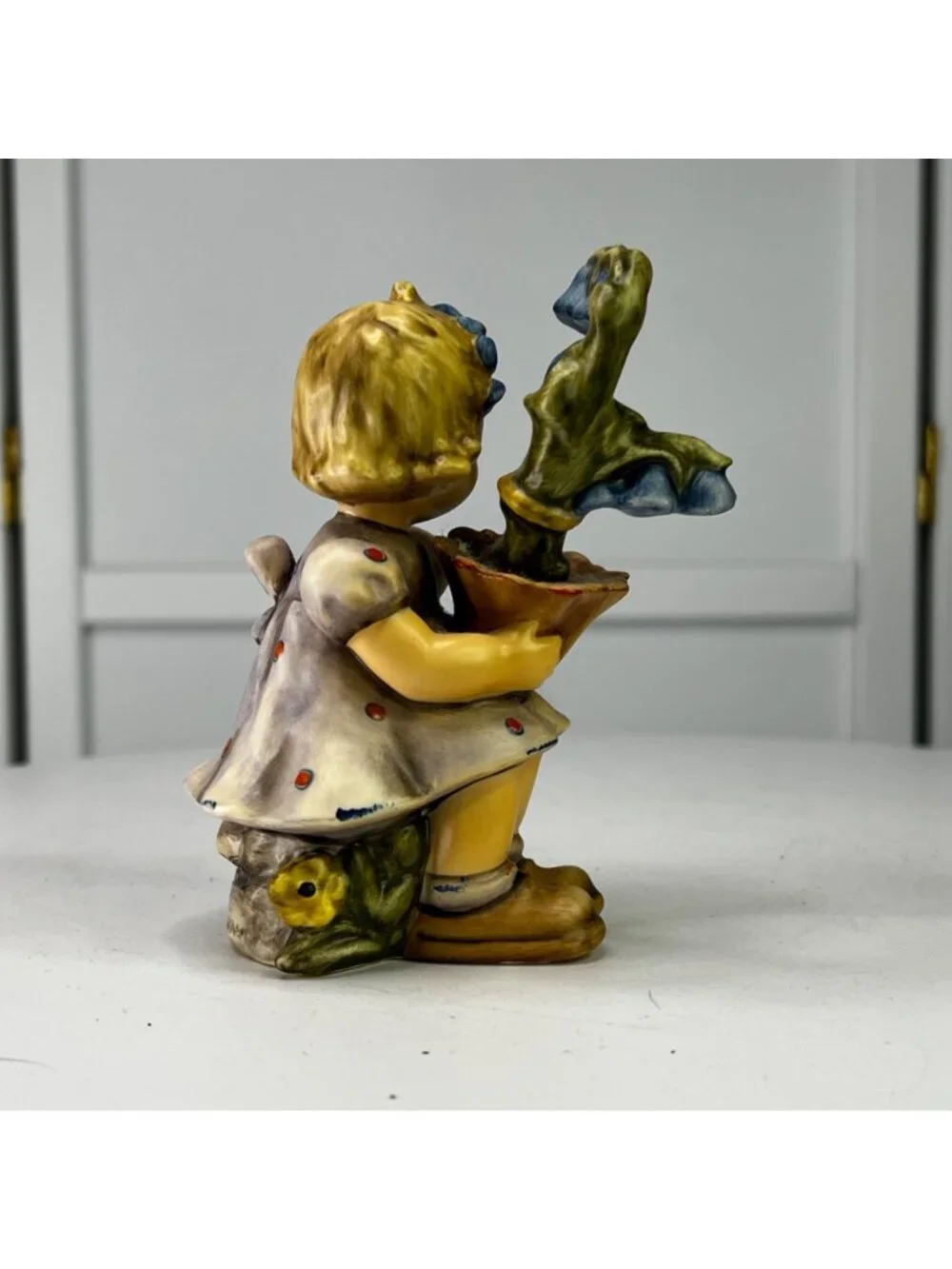 Goebel Hummel Garden Gift Vintage Figurine 619 TMK 8 First Issue From 2004